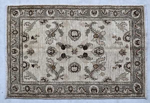 9305 ANTİK UŞAK HALI